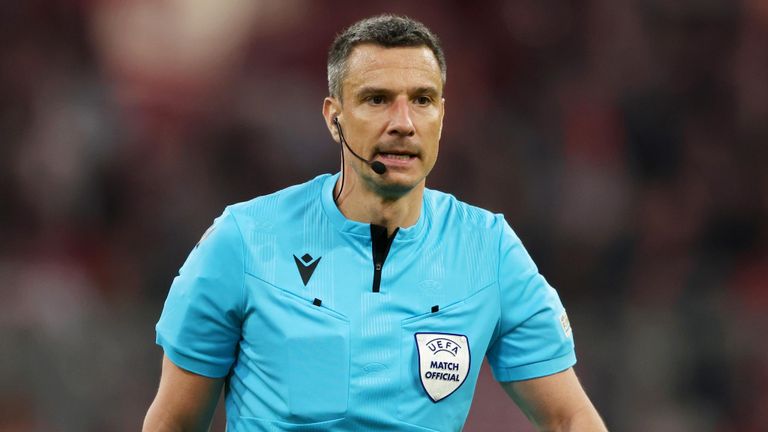 الكشف رسميا عن الطاقم التحكيمي لمباراة المغرب والبرازيل في المونديال