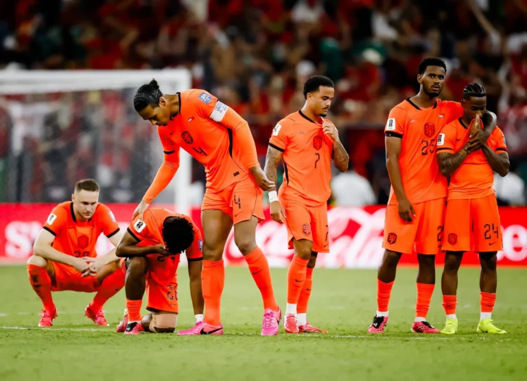 نجم هولندا: لم أتخيل لحظة أننا سنغادر المونديال أمام المنتخب المغربي