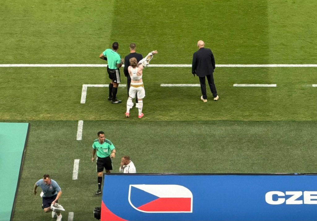 كأس العالم.. تطبيق مثير للجدل للقانون الجديد في مباراة التشيك وكوريا الجنوبية