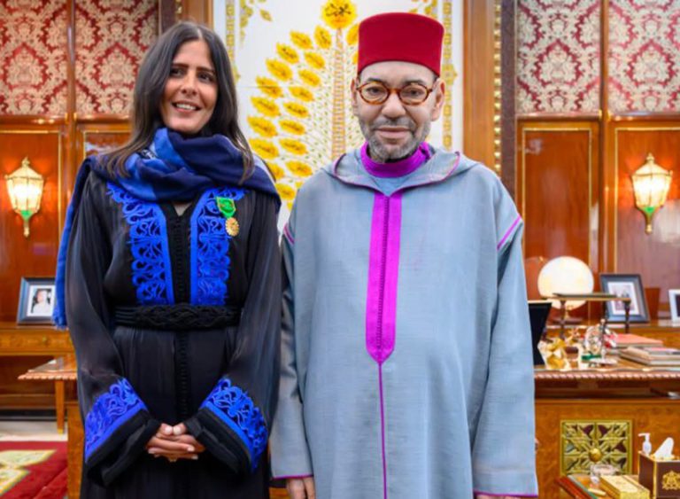 الملك يستقبل المتسلقة نوال صفنضلة ويُوشحها بوسام المكافأة الوطنية