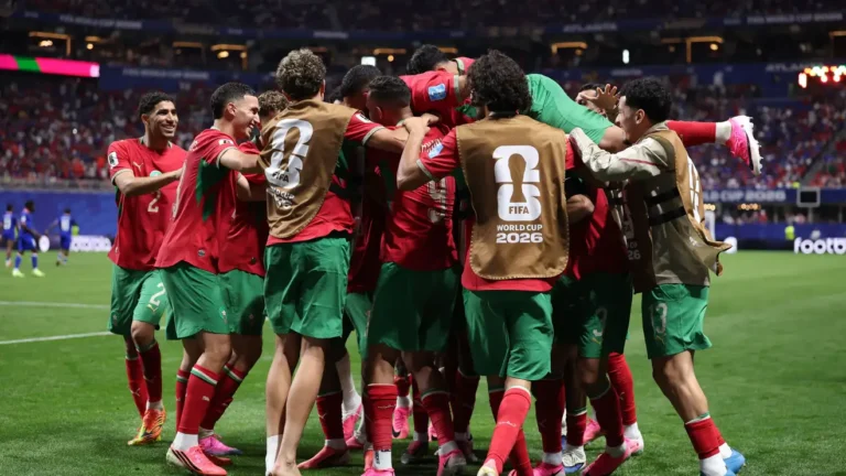 المغرب وهولندا.. وهبي يحافظ على تشكيله وكومان يفاجئ بتغيير تكتيكي في دور الـ32