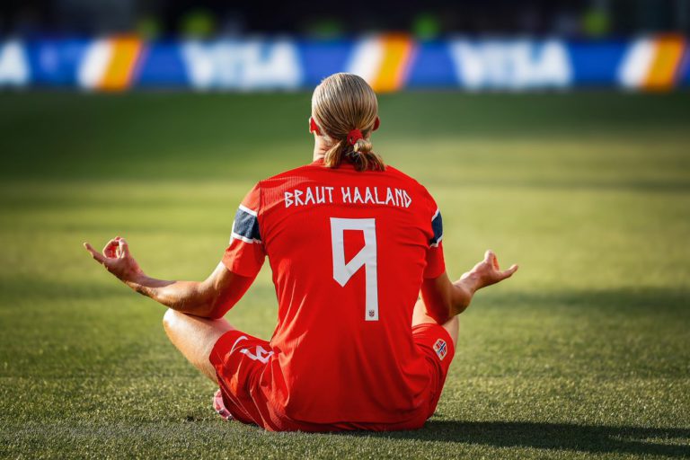 ليس خطأ مطبعيا.. ما معنى “Braut Haaland” على قميص هالاند؟