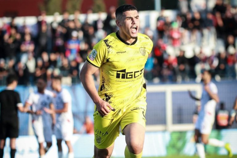 المغرب الفاسي ينفرد بصدارة البطولة الإحترافية ويشعل سباق اللقب