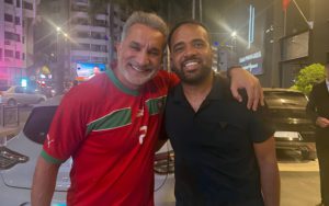 باسم يوسف يفضح وهم التعصب الكروي ويكشف واقع العلاقات بين المغاربة والمصريين