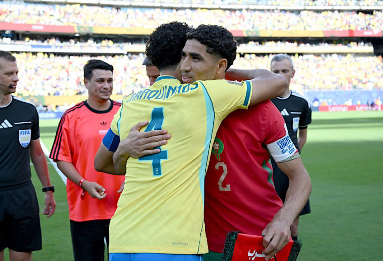 حكيمي يعادل أساطير أفريقيا ويعتلي عرش المشاركات المغربية في كأس العالم