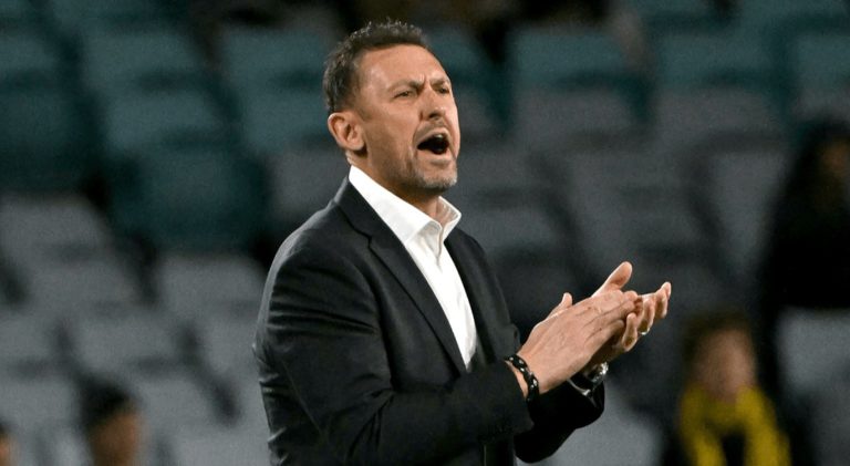 أستراليا تحسم مستقبل مدربها قبل مواجهة تركيا في كأس العالم