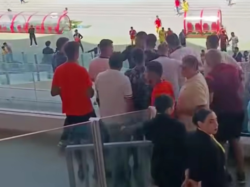 توثر كبير في فاس بسبب منع بعثة نهضة بركان من دخول أرضية الملعب