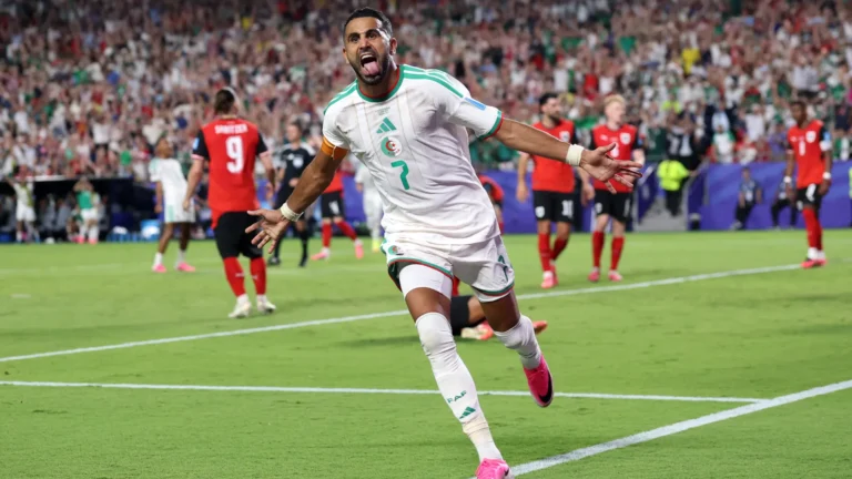 لحظة صادمة.. لاعب نمساوي يعاتب الجزائريين ويهاجمهم بعد هدف محرز يثير علامات استفهام والشكوك