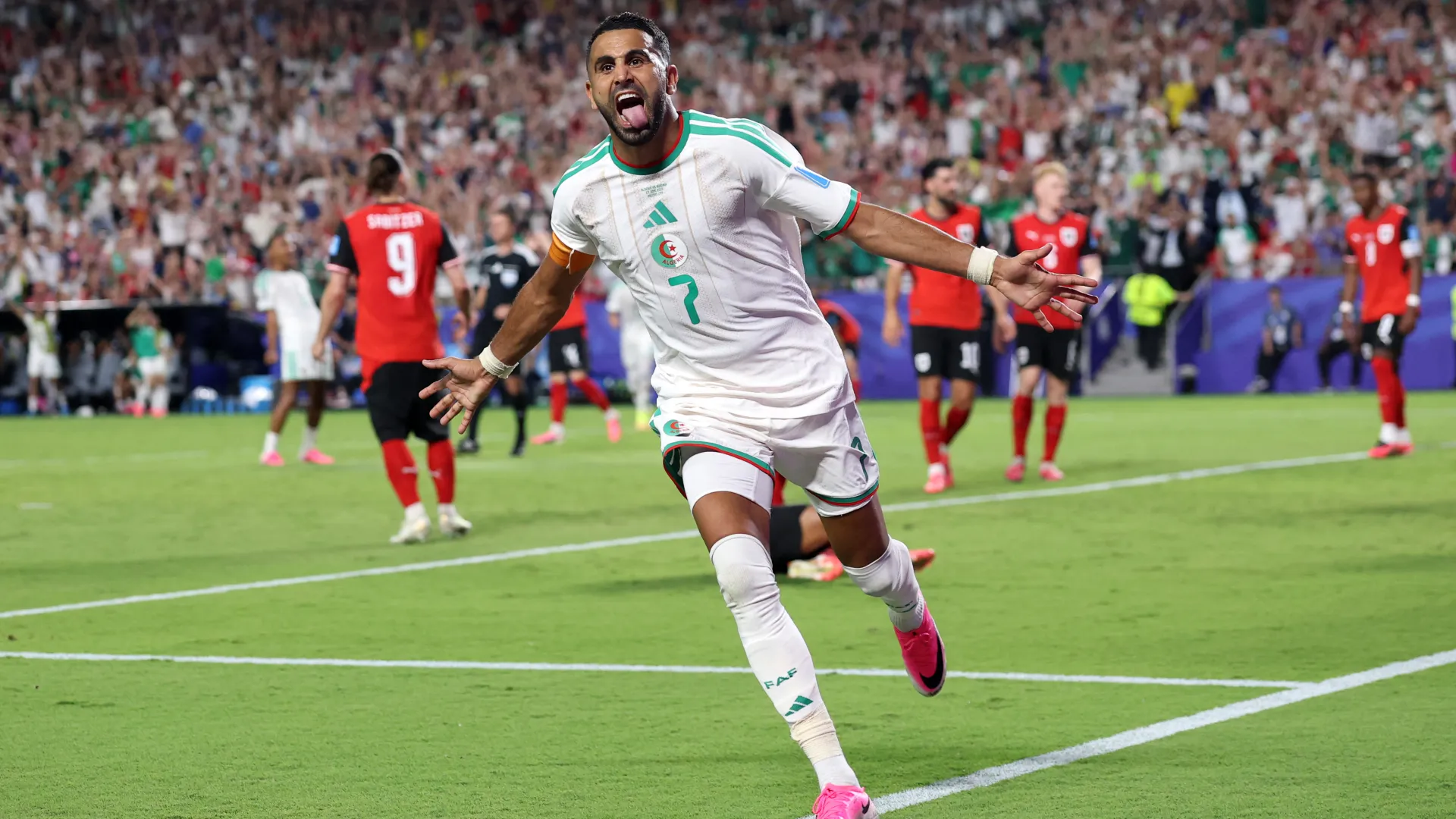 لحظة صادمة.. لاعب نمساوي يعاتب الجزائريين ويهاجمهم بعد هدف محرز يثير علامات استفهام والشكوك