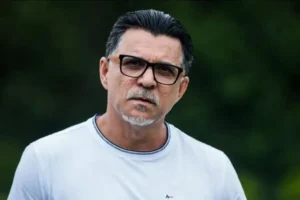 اعتقال مفاجئ يهز نجم البرازيل المتوج بمونديال 1994 قبل السفر إلى كأس العالم اعتقال مفاجئ يهز نجم البرازيل المتوج بمونديال 1994 قبل السفر إلى كأس العالم