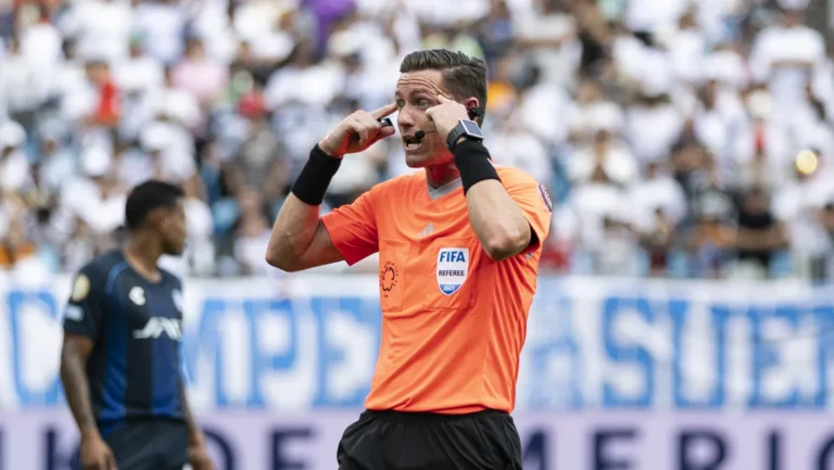 من يكون رامون أباتي حكم مباراة مصر وبلجيكا في كأس العالم؟