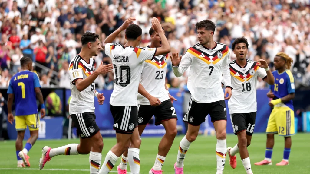 سر القميص الأبيض.. لماذا لا يرتدي منتخب ألمانيا ألوان علمه؟