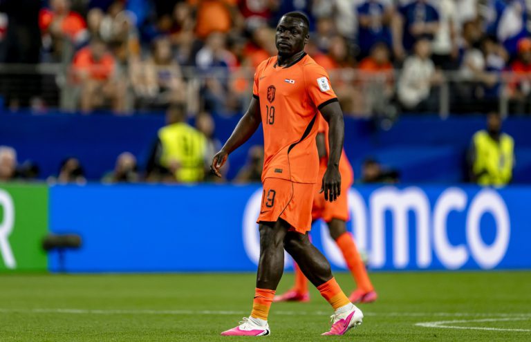 من عالم الجريمة إلى كأس العالم.. رحلة بريان بروبي مع هولندا من الخطر إلى التألق