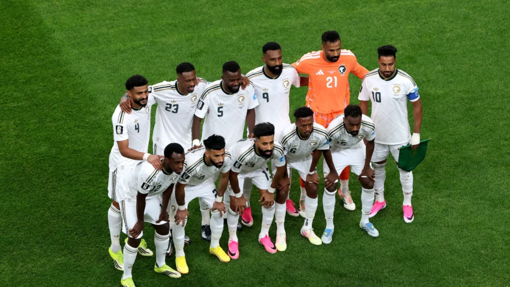 بعد الخروج من المونديال.. رواتب لاعبي منتخب السعودية تثير الجدل من جديد