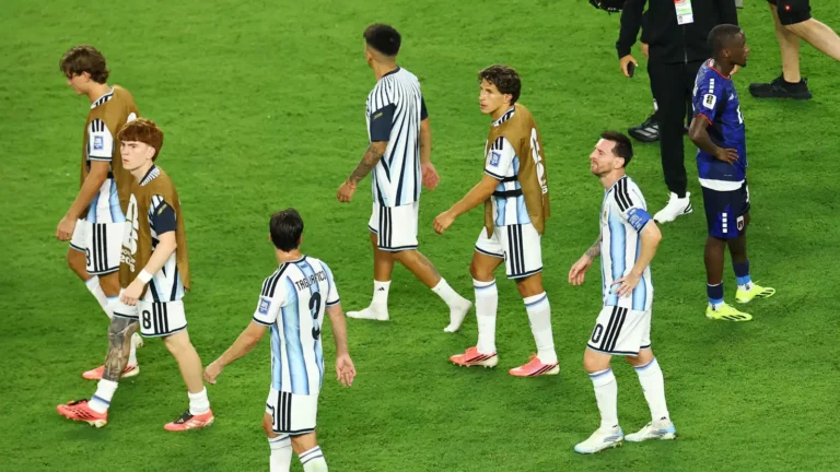 قرارات حاسمة من سكالوني قبل مواجهة مصر في الدور الـ16 من كأس العالم