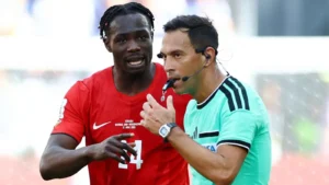 أشهر 10 بطاقات حمراء في مباراة واحدة.. من هو حكم قمة المغرب وفرنسا في كأس العالم؟