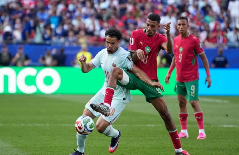 لاعب فرنسا يتعرض لموقف محرج بعد مواجهة المنتخب المغربي (فيديو)