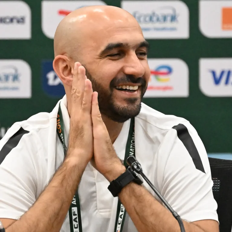 الركراكي يتفاعل مع صعود المغرب بقيادة وهبي