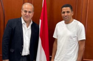 السفير المصري بالمغرب يستقبل الحسين عموتة قبل انطلاق مهمته مع الأهلي