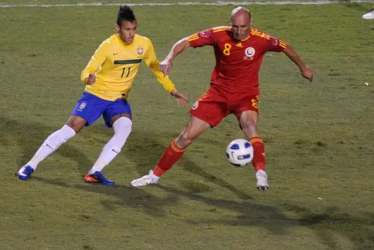 وفاة مأساوية للاعب منتخب رومانيا السابق غرقاً في بحيرة