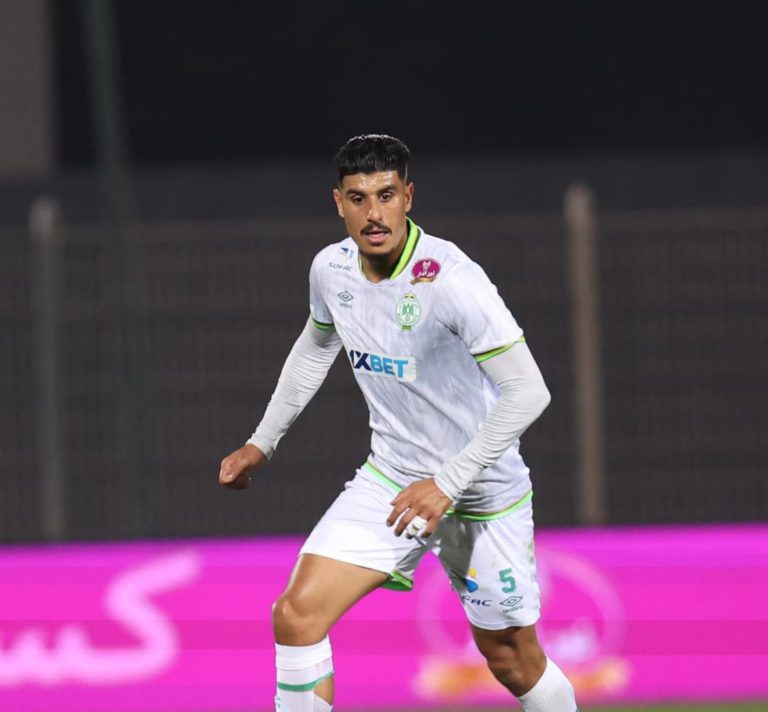 كواليس مثيرة.. خفيفي قدم تنازلاً مالياً ضخماً لتجديد عقده مع الرجاء والمدير الرياضي أنهى الحكاية