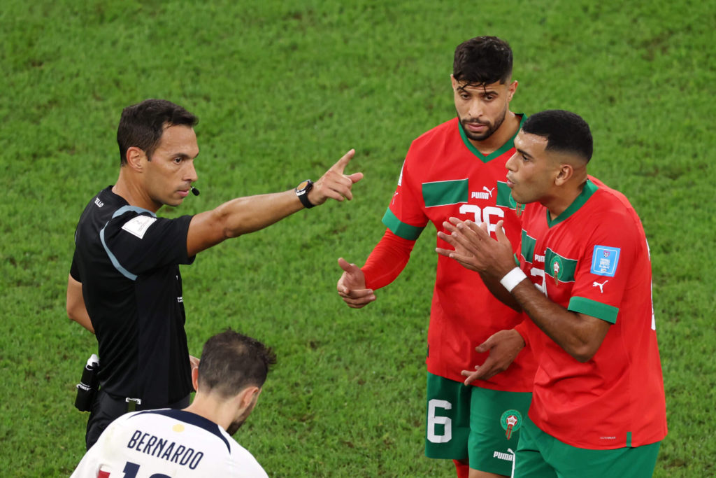 كابوس تحكيمي يهدد المنتخب المغربي.. 4 أسباب تجعل فاكوندو تيو مصدر قلق أمام فرنسا