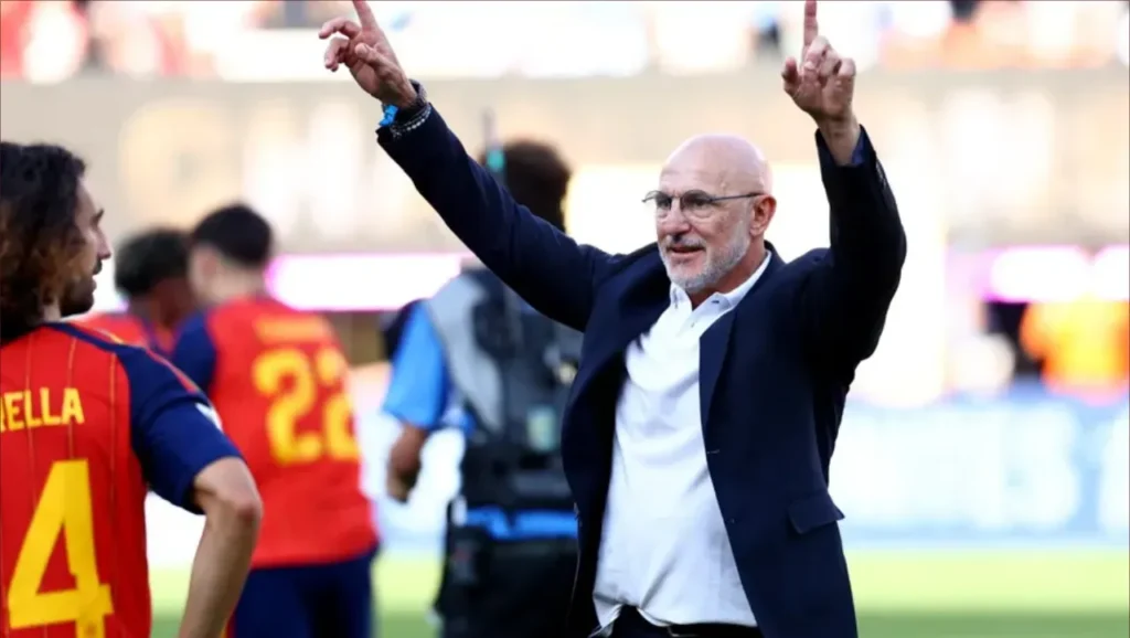 دي لا فوينتي بعد التتويج: نحن أبطال العالم.. وهذا الجيل صنع التاريخ