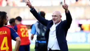 دي لا فوينتي بعد التتويج: نحن أبطال العالم.. وهذا الجيل صنع التاريخ