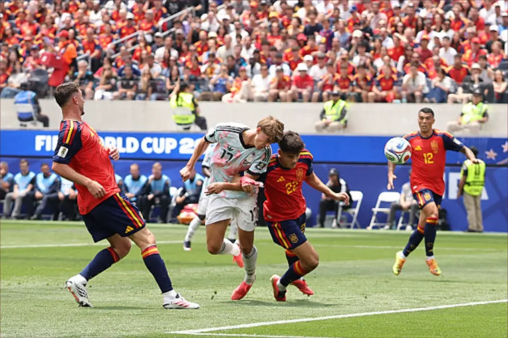 دي كيتيلير ينهي سلسلة أوناي سيمون التاريخية في كأس العالم