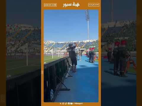 في مشهد لافت.. ملتقط الكرات يردد أهازيج الرجاء أثناء المباراة