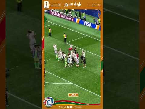 اللاعبون يتوجهون للاحتفال مع الجماهير بعد التأهل إلى ربع نهائي كأس العالم