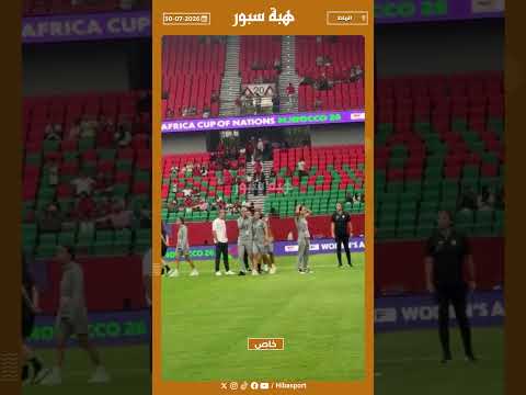 لحظة دخول لاعبات المنتخب المغربي قبل مواجهة الجزائر تحت تصفيقات الجماهير