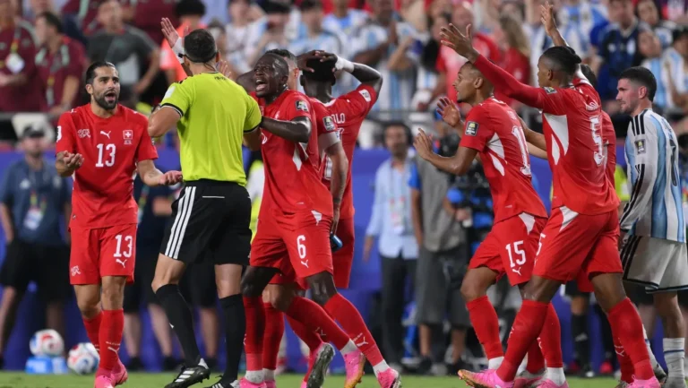 تقنية الفيديو تقلب المشهد.. لاعب سويسرا أول ضحية لقانون "تحديد الهوية"