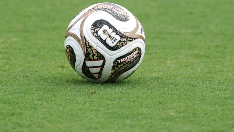 كرة النهائي وأزياء شاكيرا.. مزاد تاريخي لبيع تذكارات كأس العالم 2026