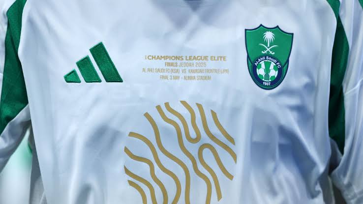 الأهلي السعودي يفجر الميركاتو بصفقة قياسية.. نجم أوروبي ينضم إلى "الراقي"