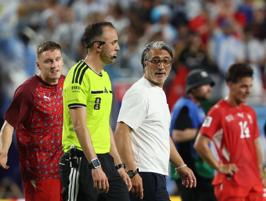مدرب سويسرا يفتح النار على الحكم والـVAR بعد الخروج من كأس العالم 2026
