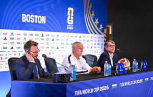 الصحافيون المغاربة يحتجون بعد حرمانهم من طرح الأسئلة على ديديه ديشان