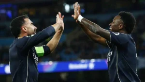 رسالة مؤثرة من كارفخال إلى فينيسيوس بعد الرحيل عن ريال مدريد