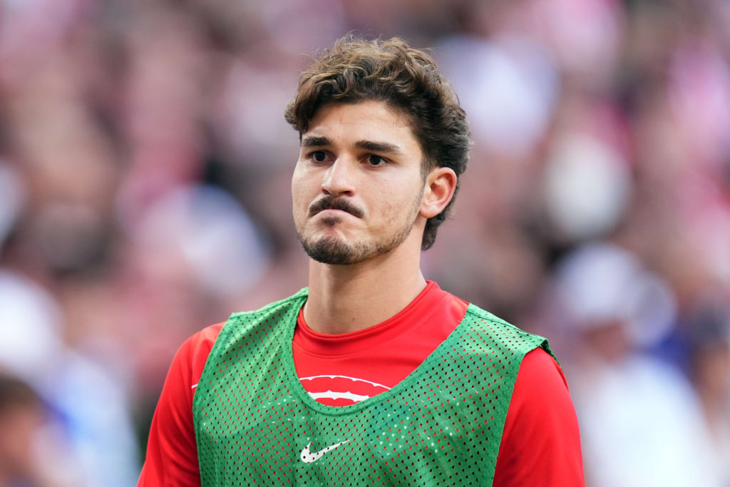 جوليان ألفاريز يواصل “العصيان” ويغيب عن تدريبات أتلتيكو مدريد لليوم الثالث