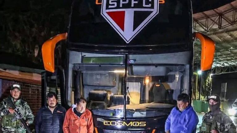 ضبط 86 كيلوغرامًا من المخدرات داخل حافلة تحمل شعار أحد الفرق!