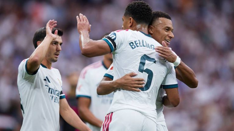 ريال مدريد يكتسح ملقا برباعية ويعتلي صدارة الدوري الإسباني