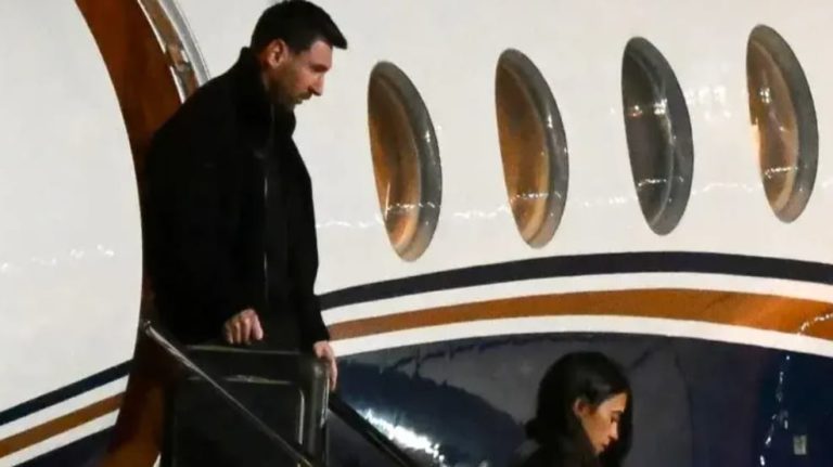 ميسي يعود إلى روزاريو لوداع والده.. رحلة حزينة إلى مسقط الرأس