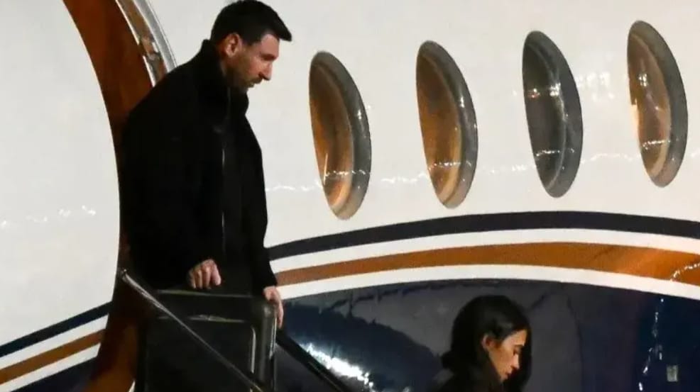 ميسي يعود إلى روزاريو لوداع والده.. رحلة حزينة إلى مسقط الرأس