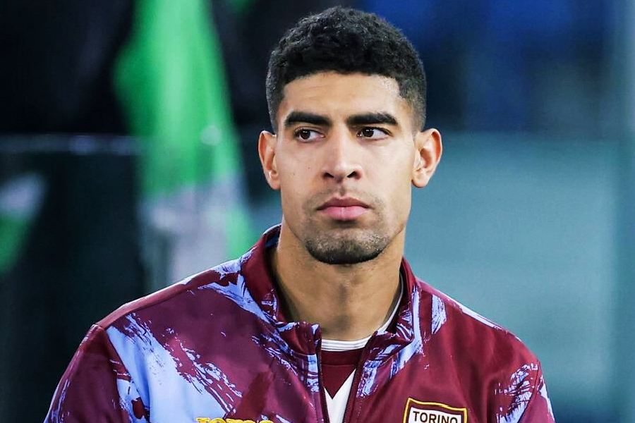 مفاوضات متقدمة تقرّب آدم ماسينا من الدوري القطري