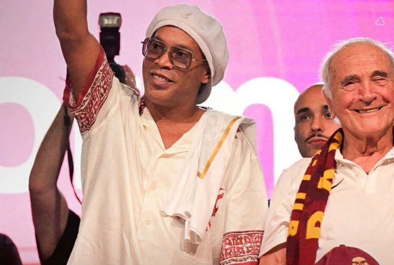 رونالدينيو يكشف سبب عودته من الاعتزال بعمر الـ 46 عاماً