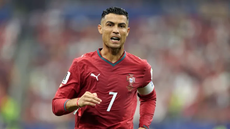 تجربة رونالدو تلقي بظلالها على مستقبل فينيسيوس مع ريال مدريد