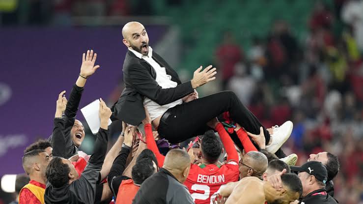 الركراكي يكشف كيف وحدت الدارجة غرفة ملابس المنتخب المغربي