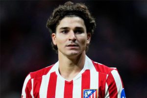 برشلونة يصطدم بموقف أتلتيكو مدريد في صفقة جوليان ألفاريز