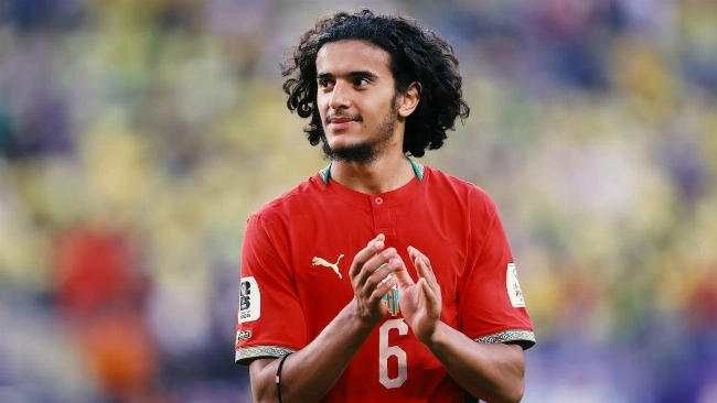 رئيس الفيفا يحتفي بإنجاز أيوب بوعدي في كأس العالم