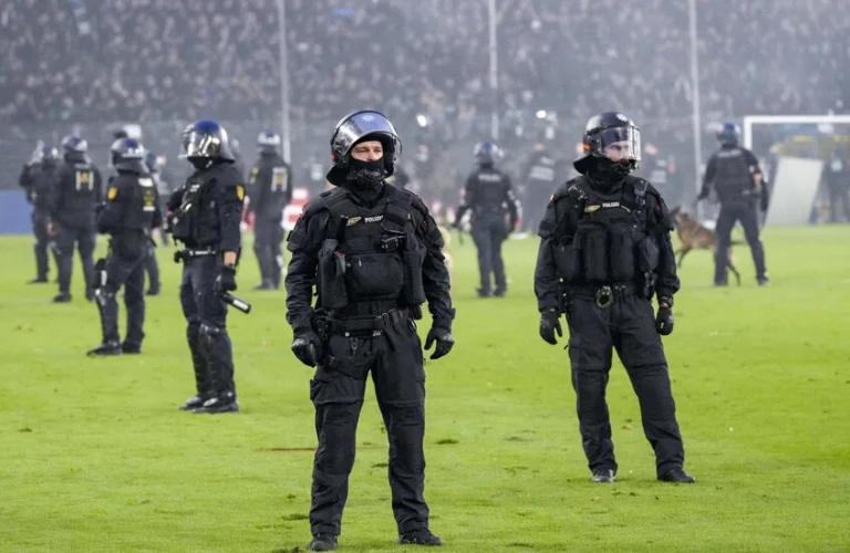 85 مصاب في أحداث شغب خلال مباراة في ألمانيا